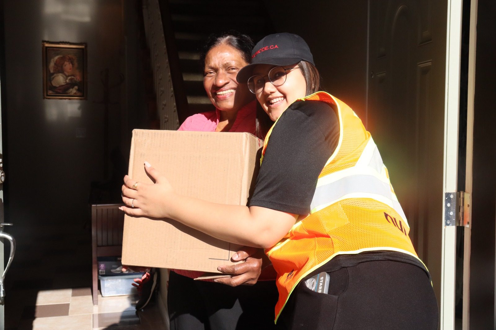 Numode courier delivering a package with a smile